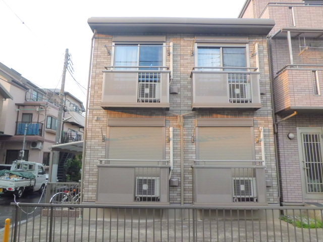 エントランス　耐震構造のセキスイハイム施工　全室角部屋２面採光