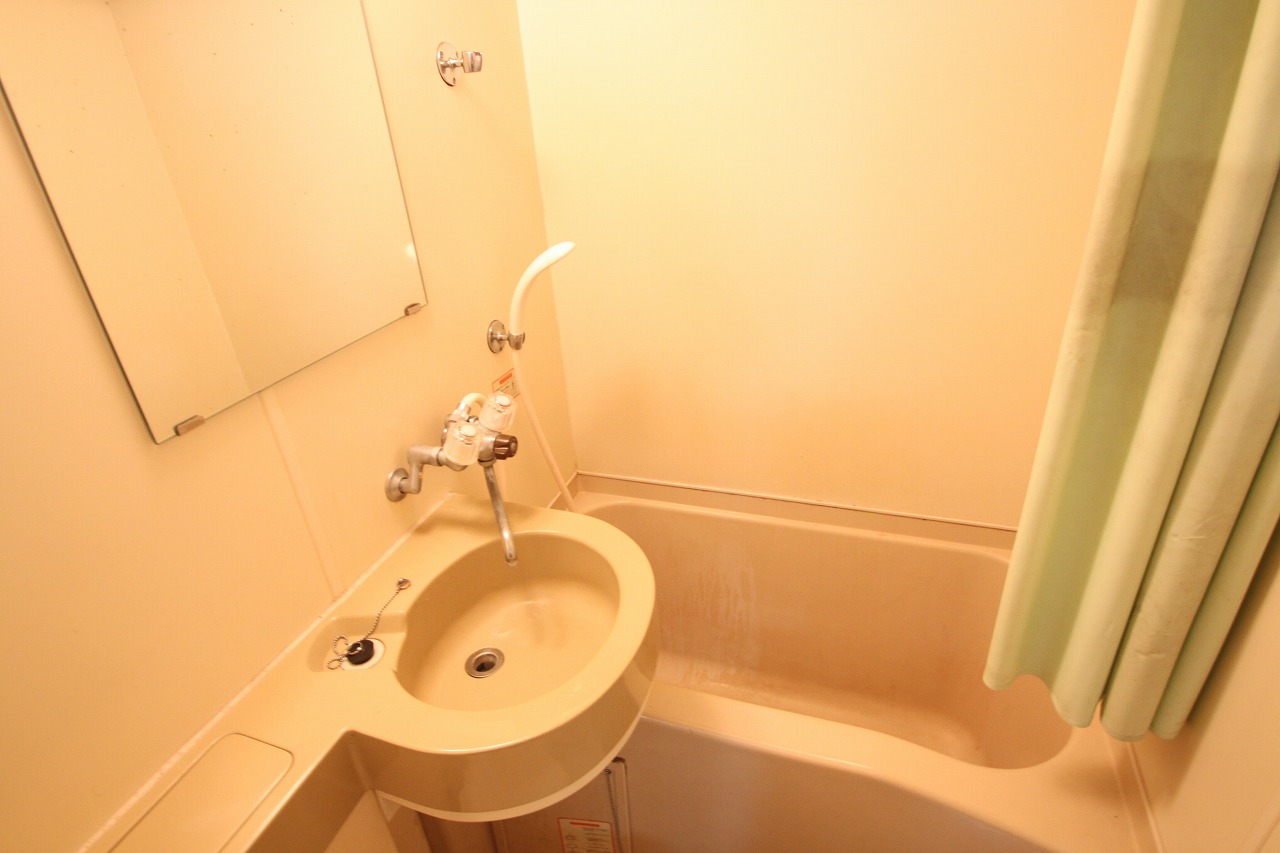 バス・シャワールーム　ユニットバスも綺麗にしてあります。