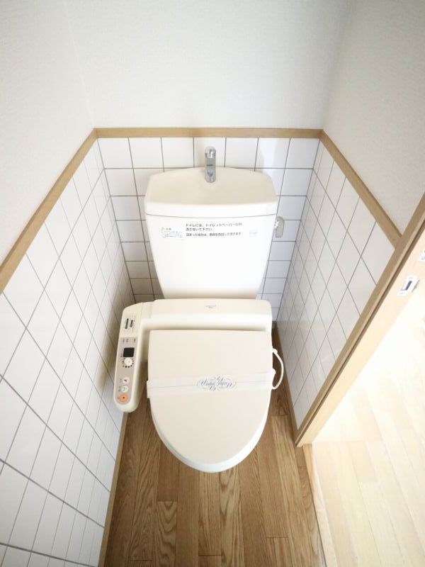 トイレ　※別号室参考写真