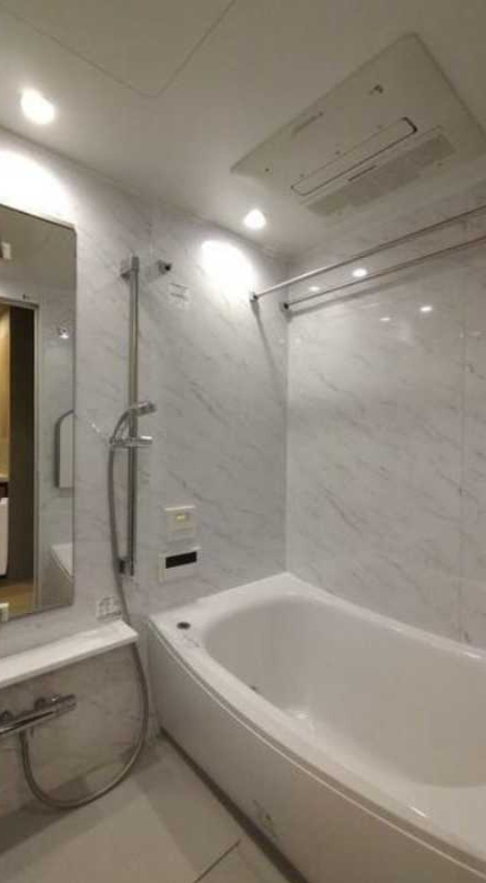 バス・シャワールーム　追い炊き機能付きのオートバスになります！