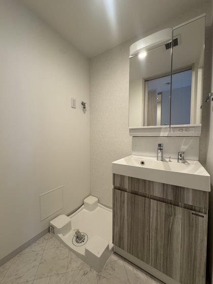 洗面設備　※掲載写真は同マンション別部屋参考写真となります。