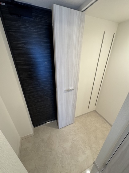 玄関　※掲載写真は同マンション別部屋参考写真となります。