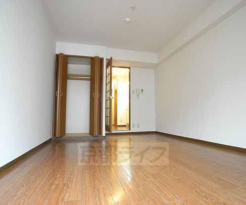 居室・リビング　パッと広いお部屋が特徴です。