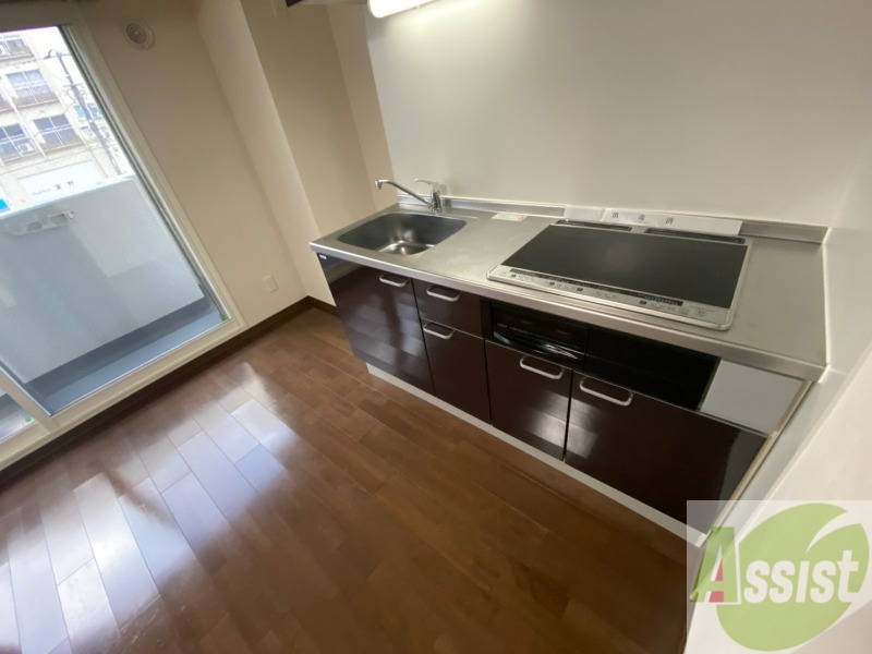 キッチン　システムキッチン完備で２口ついているので料理もできます！