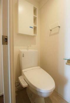 トイレ　温水洗浄便座。