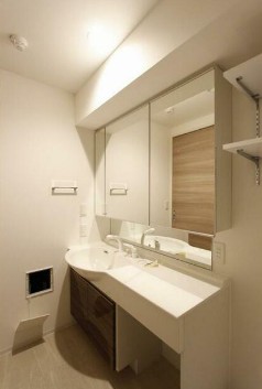 洗面設備　嬉しい独立洗面台付き。