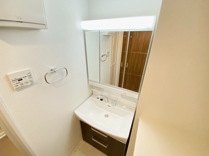 洗面設備　※写真は同型タイプ、現況優先。