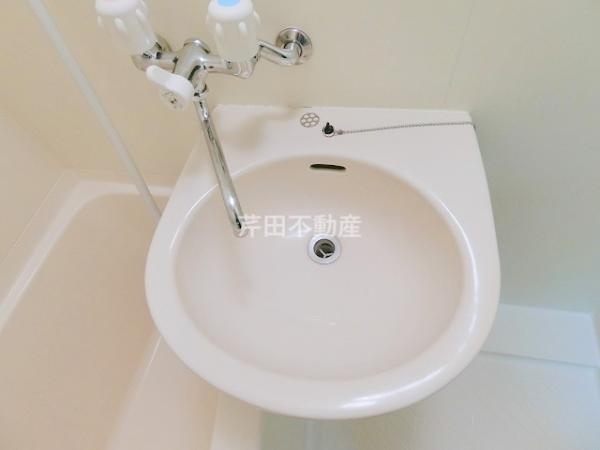 洗面設備　写真は別のお部屋のイメージです。現況優先