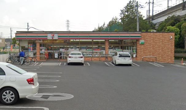 コンビニ　セブンイレブン（コンビニ）まで3705m