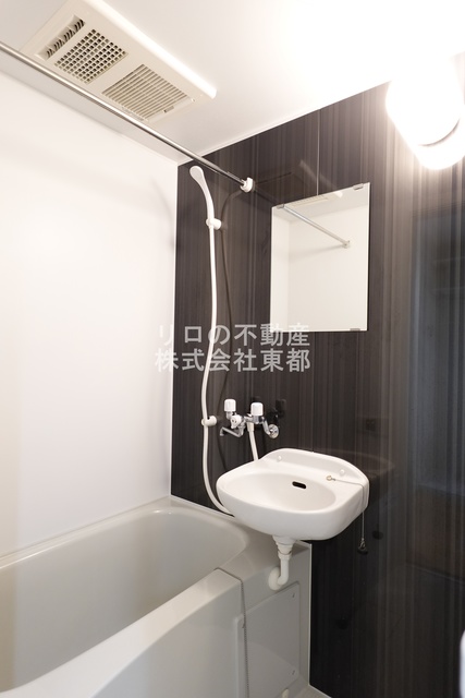 バス・シャワールーム　清潔感のある一体型のバスルームです