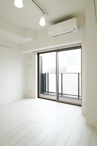 居室・リビング　こちらの居間で趣味の時間をお楽しみください