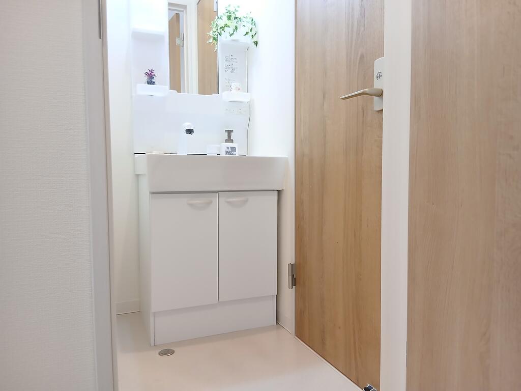 洗面設備　シャワー付き洗面台です