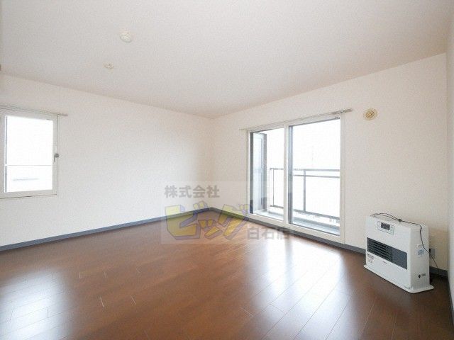 居室・リビング　陽当たり良好で明るいリビングです♪