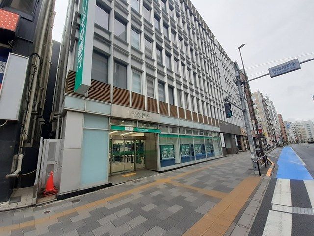 銀行　りそな銀行（銀行）まで259m