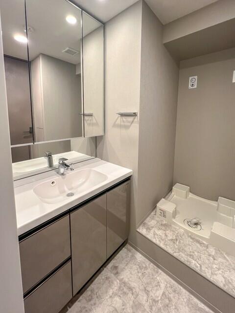 洗面設備　※写真は同タイプ住戸です。