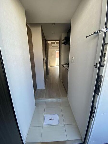 玄関　※別部屋の参考写真です。