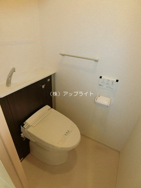 トイレ　温水洗浄便座