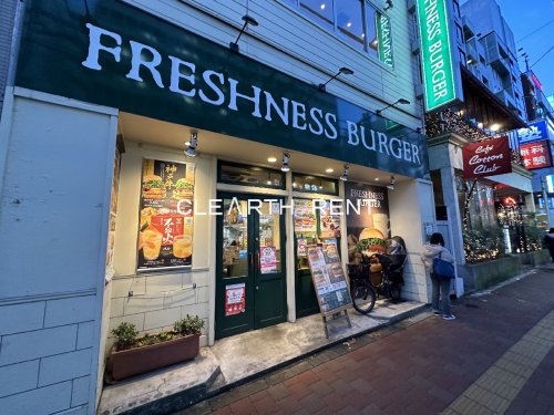飲食店　フレッシュネスバーガー 高田馬場店（飲食店）まで449m