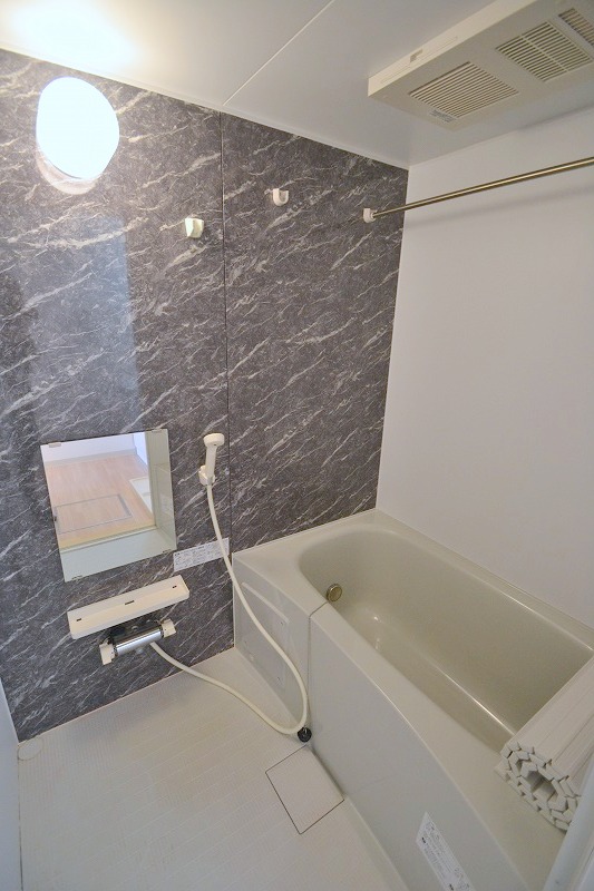 バス・シャワールーム　お問合せはシティホーム海田センター　082-821-2227