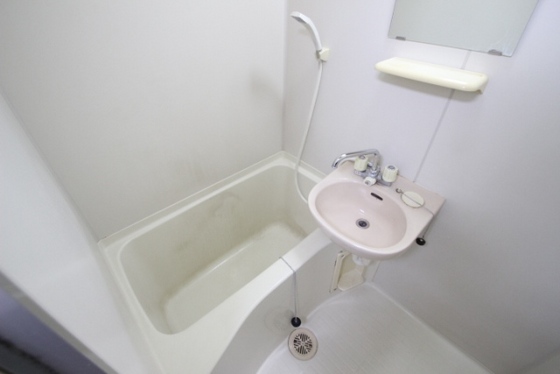 バス・シャワールーム　※別部屋の写真です。