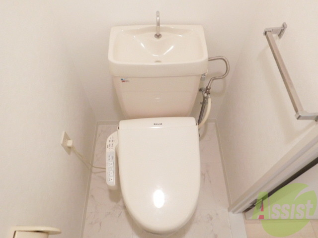 トイレ　ウォシュレット付きで設備充実です