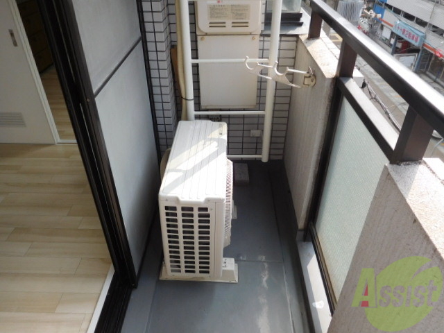 バルコニー　明るいバルコニーで毎日の洗濯物も楽しくなります