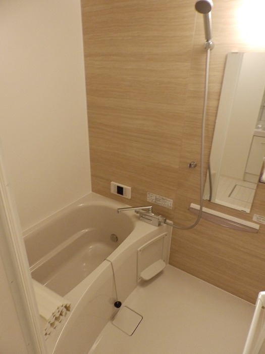 バス・シャワールーム　浴室・追い焚き機能つきです