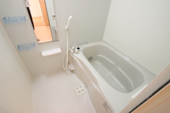 バス・シャワールーム　他部屋の写真を使用しております。