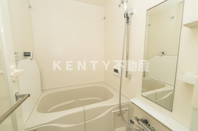 バス・シャワールーム　コンパクトで使いやすいお風呂です