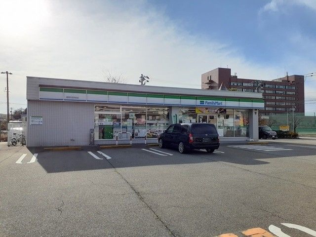 コンビニ　ファミリーマート高岡市役所前店（コンビニ）まで850m