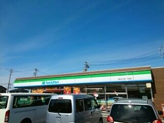コンビニ　ファミリーマート（コンビニ）まで50m