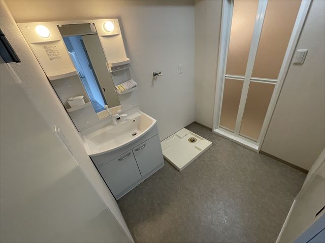 洗面設備　※同建物別部屋の写真になります。