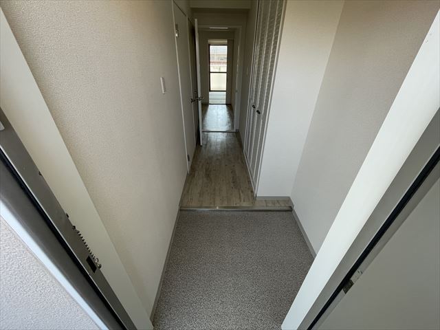玄関　※同建物別部屋の写真になります。