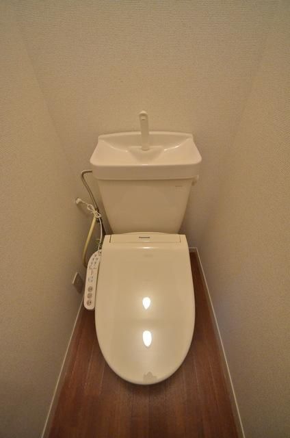 トイレ　温水洗浄便座