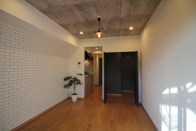 居室・リビング　モダンにアメリカのブルックリンをイメージしたヴィンテージ要素