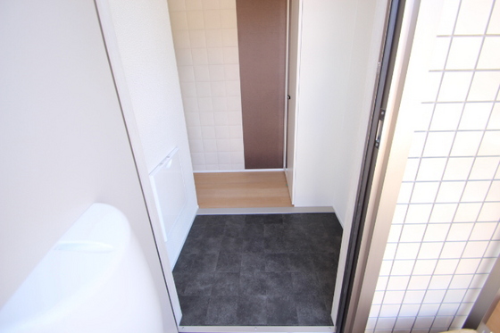 玄関　※別部屋の写真です