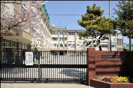 小学校　豊島区立池袋第一小学校（小学校）まで237m