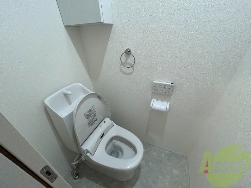 トイレ　トイレは便利なウォッシュレット機能が付いています。