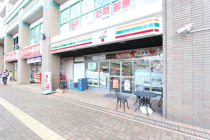 コンビニ　セブンイレブン（コンビニ）まで481m
