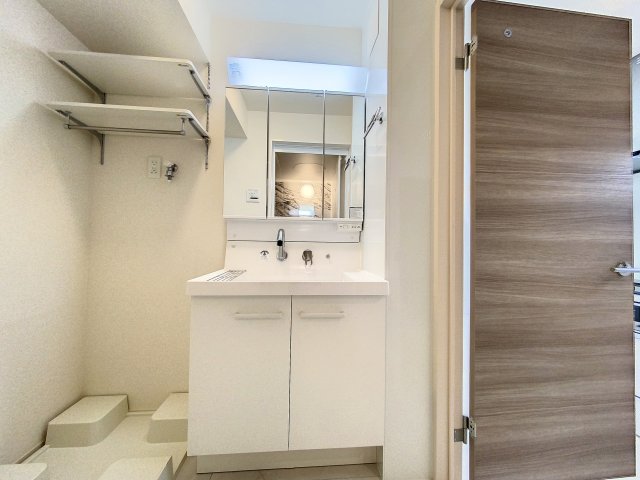 洗面設備　掲載写真は同型モデルを掲載しており実際のお部屋と仕様等が異な