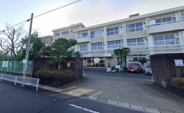 小学校　岐阜市立華陽小学校（小学校）まで675m