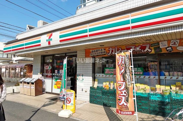 コンビニ　セブンイレブン（コンビニ）まで655m