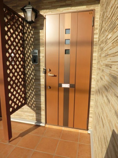 セキュリティ　インターフォン付きの玄関