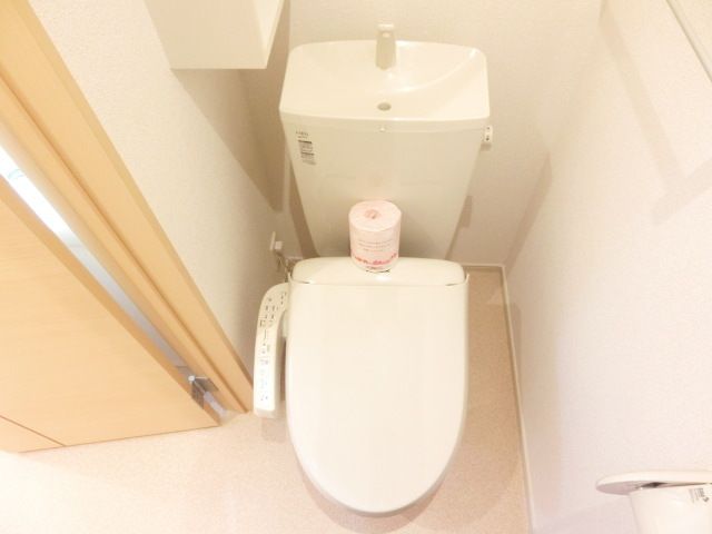 トイレ　温水洗浄便座はあると便利です！