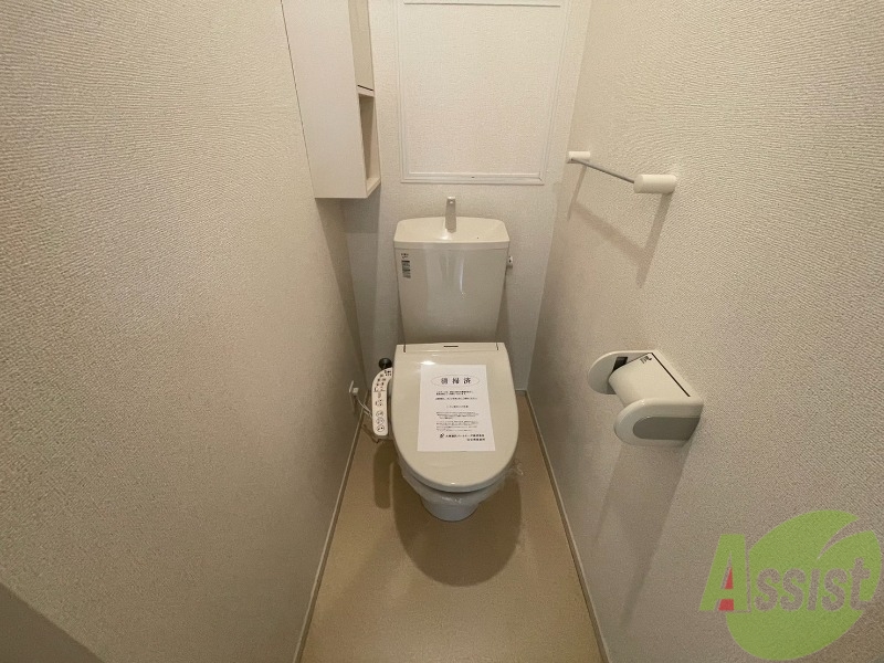 トイレ　温水洗浄便座なので快適に使用できそうですね。