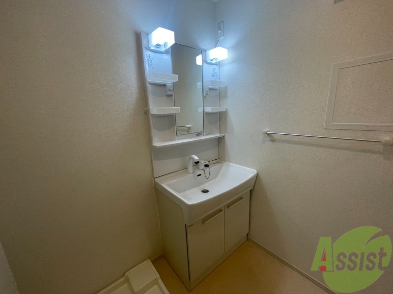 洗面設備　洗面台は独立しています。朝の身支度はこちらでどうぞ～