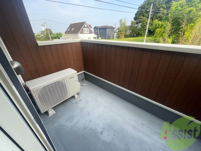 バルコニー　バルコニーがあるので洗濯物は外に干せそうですね～