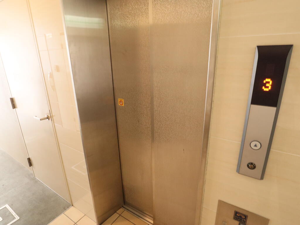 ロビー　エレベーター