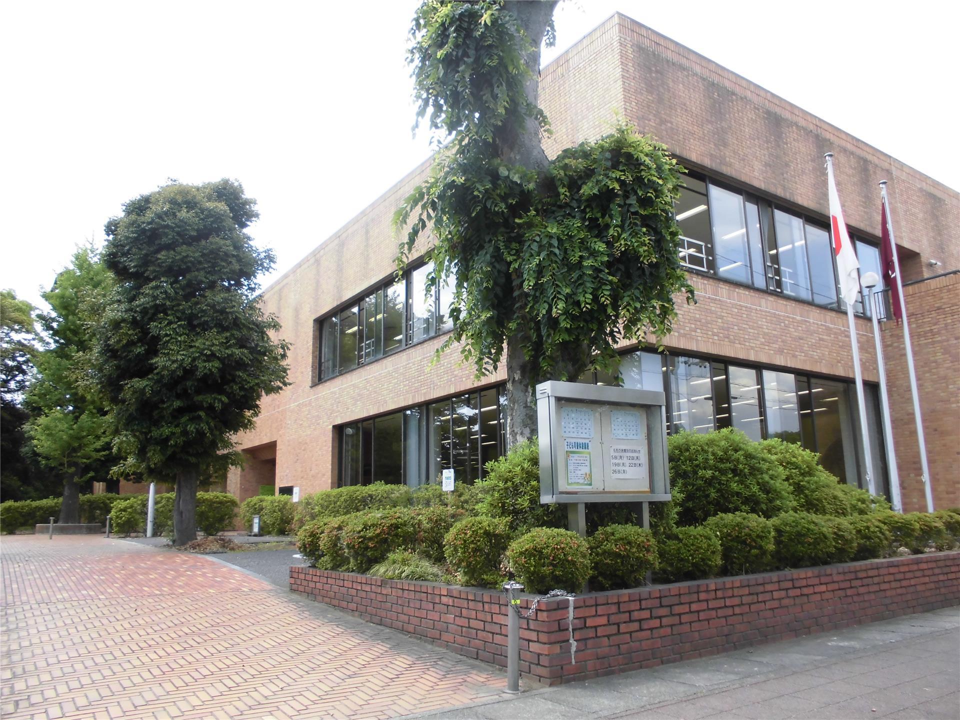 図書館　足利市立図書館（図書館）まで699m