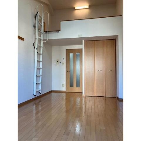 居室・リビング　室内